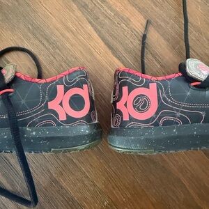 NIKE Low top KD Kevin Durant Shoes - Pink and Black, size 11 Kid’s